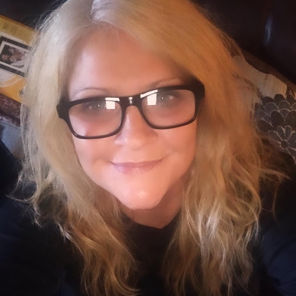 Profile Picture of Simona Pace (@simonapace) on Poshmark