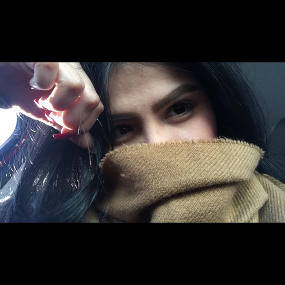 Profile Picture of Daniela Mayorga (@danielamc96) on Poshmark