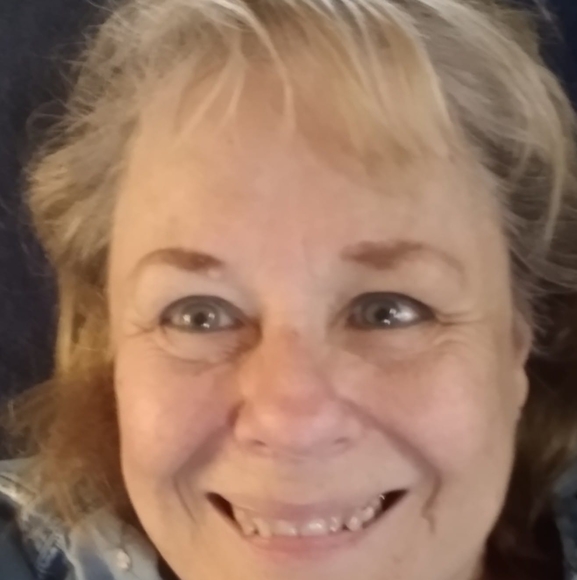 Profile Picture of Donna Thompson mccracken (@donnamc1078) on Poshmark