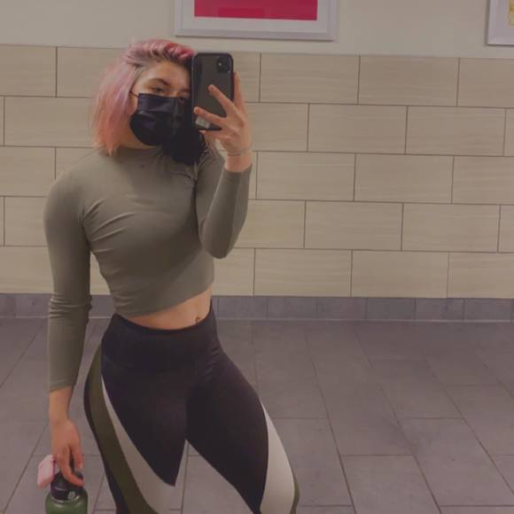 Profile Picture of Monique Harrison (@momoawsome) on Poshmark