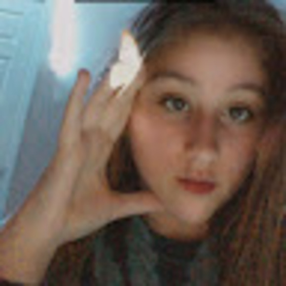 Profile Picture of Alyssa Saari (@sadiekaiyane2) on Poshmark