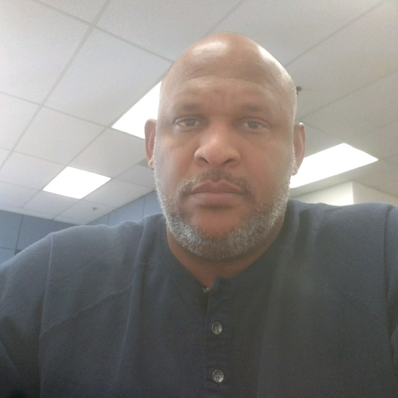 Profile Picture of Julio Gomez (@gomezja69) on Poshmark