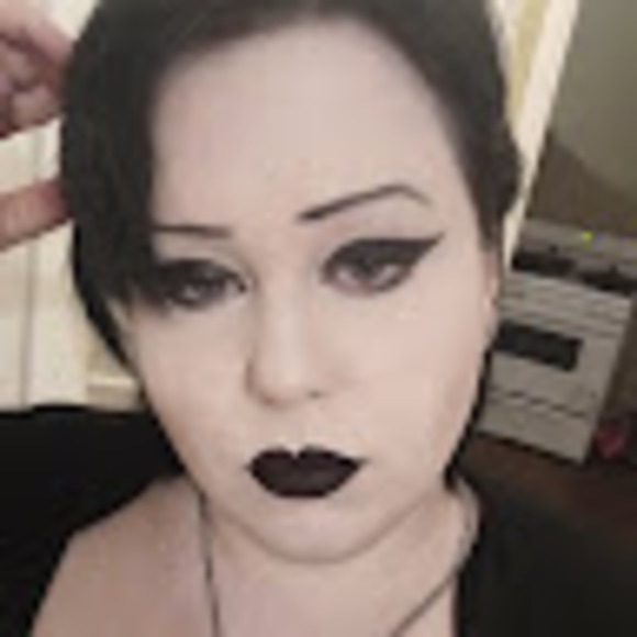 Profile Picture of Dante Roberts (@zhail94) on Poshmark