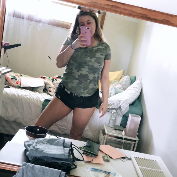 Profile Picture of Kaitlyn Schwieterman (@k_schwieterman) on Poshmark