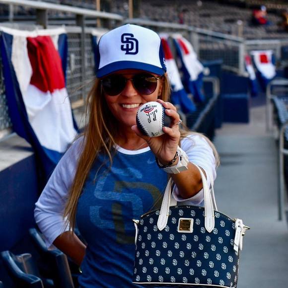 Profile Picture of Christina Singleton (@christinasin437) on Poshmark