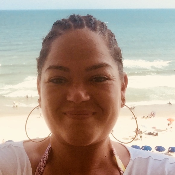 Profile Picture of Danielle Neeb (@dneeb77) on Poshmark