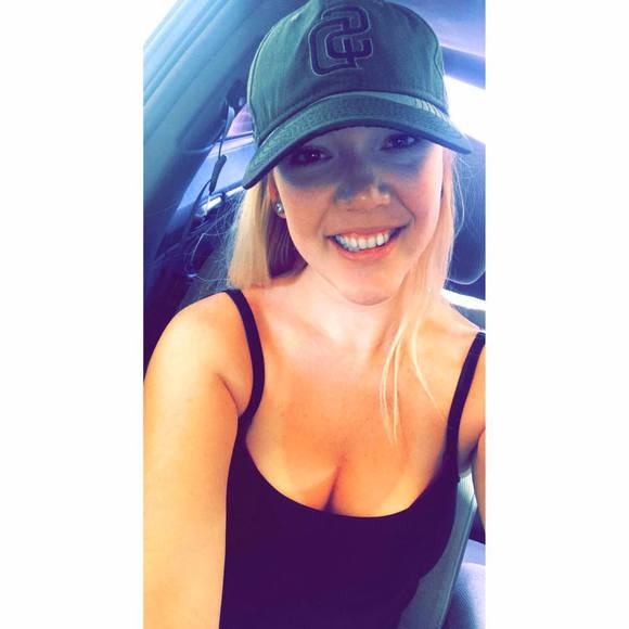 Profile Picture of Adrienne Englund (@adrienneenglund) on Poshmark