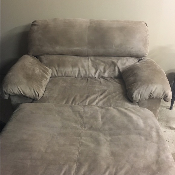 Profile Picture of Charity Delfavero (@charity1085) on Poshmark