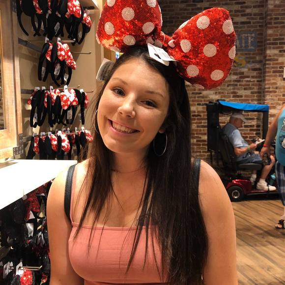 Profile Picture of Aleesha Grochowski (@aleeshagro) on Poshmark