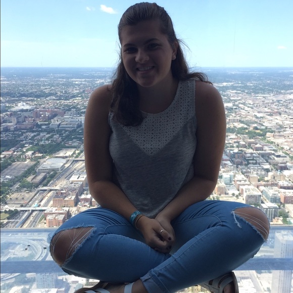 Profile Picture of Rose Colclough (@rosecolclough) on Poshmark