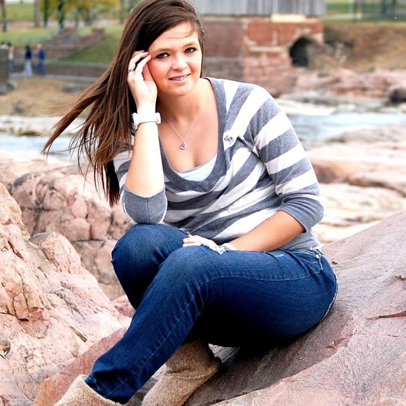 Profile Picture of Michaela Tarrell (@mkayla2013) on Poshmark