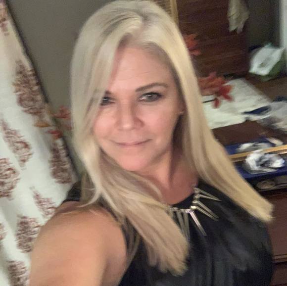 Profile Picture of Karen Cresta (@mandkcresta) on Poshmark