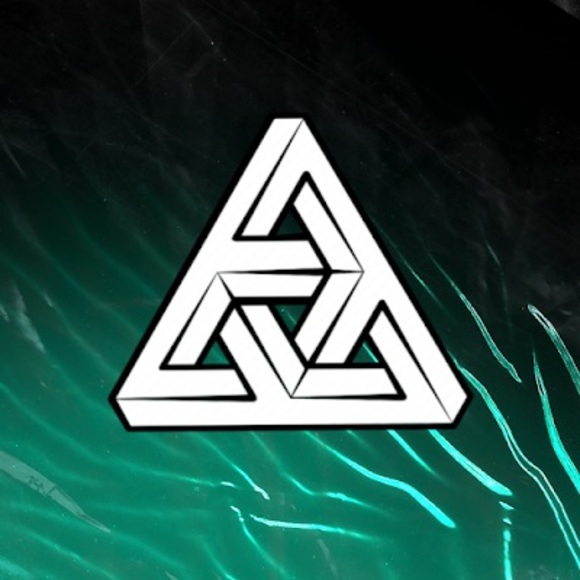 Profile Picture of Dryden Sarcona (@drydensarcona) on Poshmark