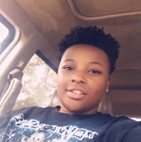 Profile Picture of Robin Wesley (@tuggabear) on Poshmark