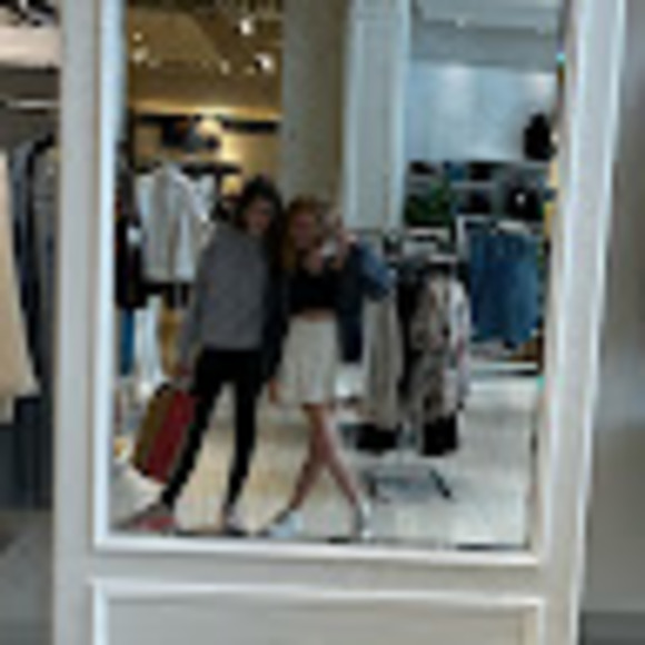 Profile Picture of Anna Dubenko (@anna_dubenko) on Poshmark