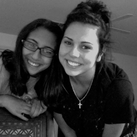 Profile Picture of Veronica Boulos (@veronicaboulos) on Poshmark