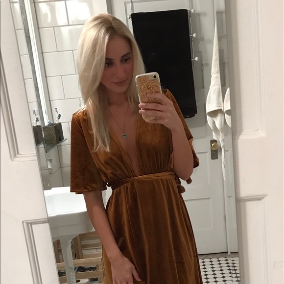 Bonnie Deblieck - Poshmark Profile Picture of Bonnie Deblieck (@bonniedeblieck) on Poshmark