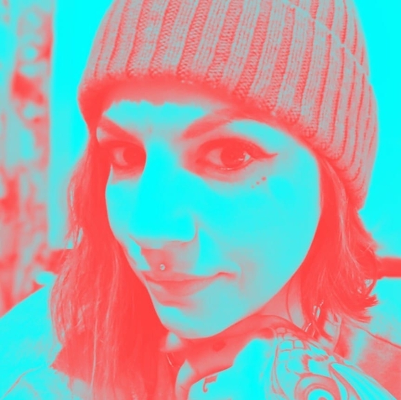 Profile Picture of Amanda Zielinski (@azorly) on Poshmark