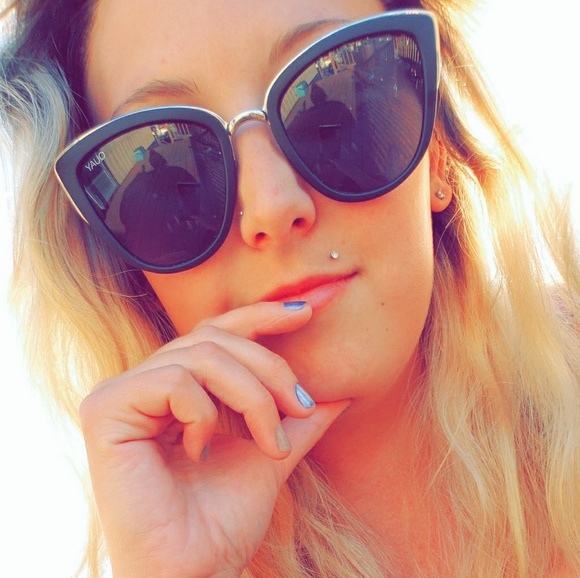 Profile Picture of Ally Spring (@ally_spring) on Poshmark