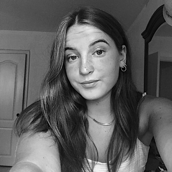 Profile Picture of Julia Reardon (@jreard314) on Poshmark