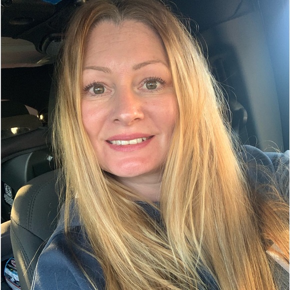 Profile Picture of Kristen Highfill (@kristenhighfill) on Poshmark