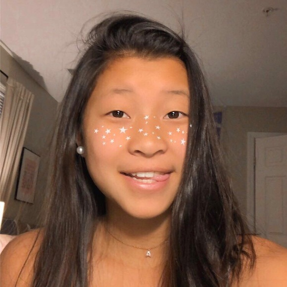 Profile Picture of Annie Doorack (@anniedoorack) on Poshmark