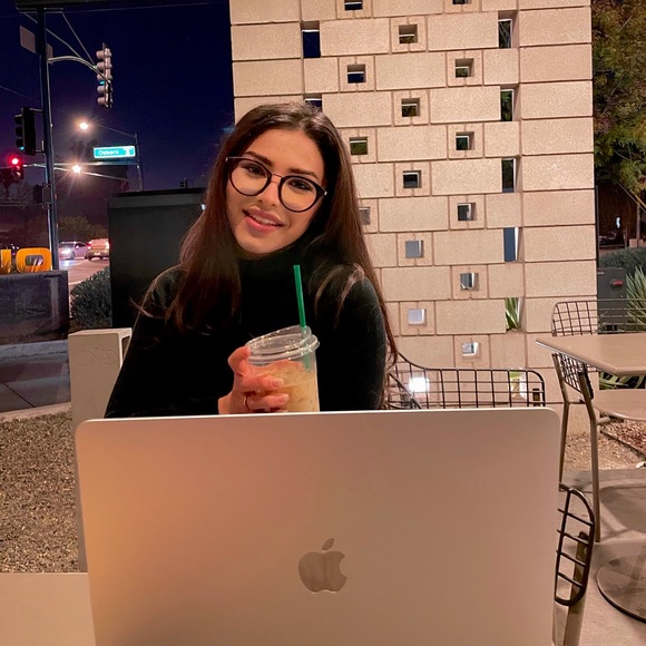 Profile Picture of Yesenia Corral (@yeseniacorra976) on Poshmark