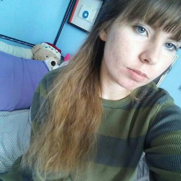 Profile Picture of Brittany Svee (@brittyas) on Poshmark