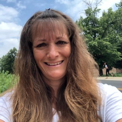 Profile Picture of Amy Simmons (@AmyFromChitt) on Twitter