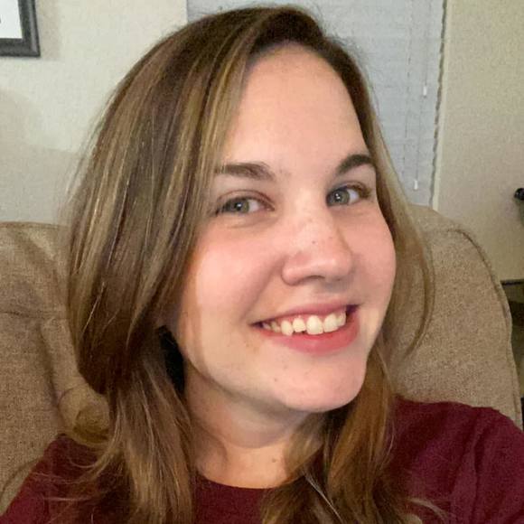 Profile Picture of Lindsey Riddle (@lindsey12390) on Poshmark
