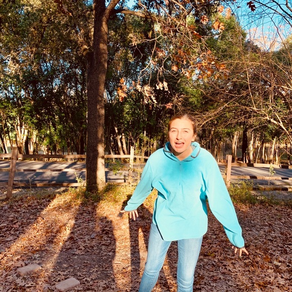 Profile Picture of Sophi Buentello (@sgbuentello) on Poshmark