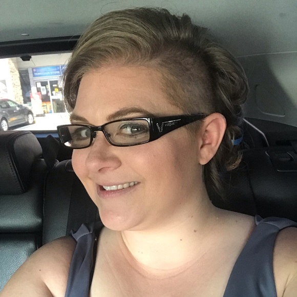 Profile Picture of Lorimar Hagglund (@lehagglund5) on Poshmark