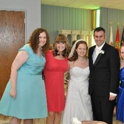 Profile Picture of Miranda Dinges (@bleedingh8rt) on Twitter