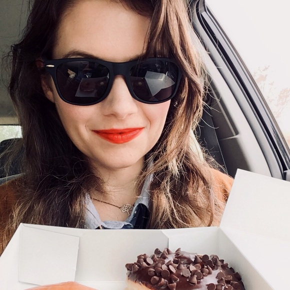 Profile Picture of K Schmidt (@minimizing2018) on Poshmark