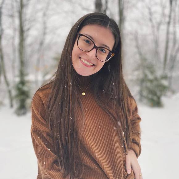 Profile Picture of Alyssia Fleurent (@alyssiafleurent) on Poshmark
