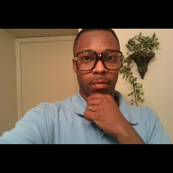 Profile Picture of Darious Eddings (@deddings) on Poshmark