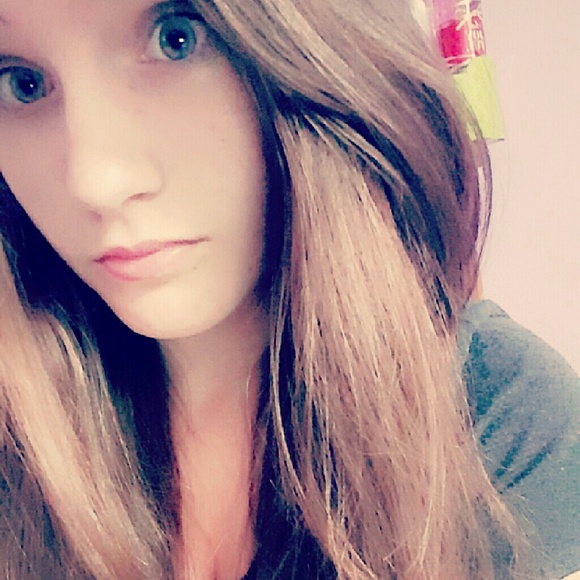 Profile Picture of Stacey Page (@staceydawn15) on Poshmark