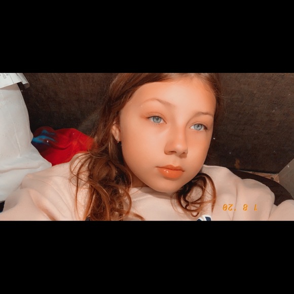 Profile Picture of Hayley Stickley (@hayley_lowkey) on Poshmark