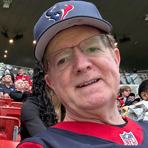 Profile Picture of Lee Bailey (@lvbailey99) on Poshmark