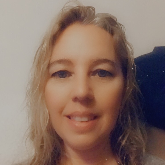 Profile Picture of Kathryn Sellards (@kathysellards) on Poshmark