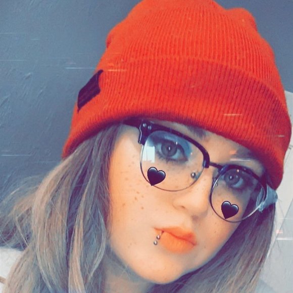 Profile Picture of Madison Bilbrough (@maddiebear5) on Poshmark
