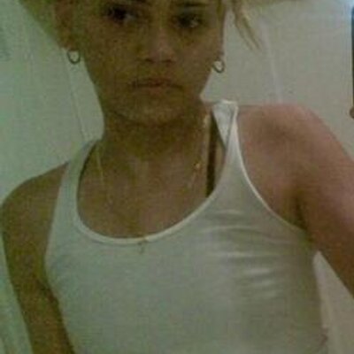 Profile Picture of Hayley Dodd (@DoddDoddsy) on Twitter