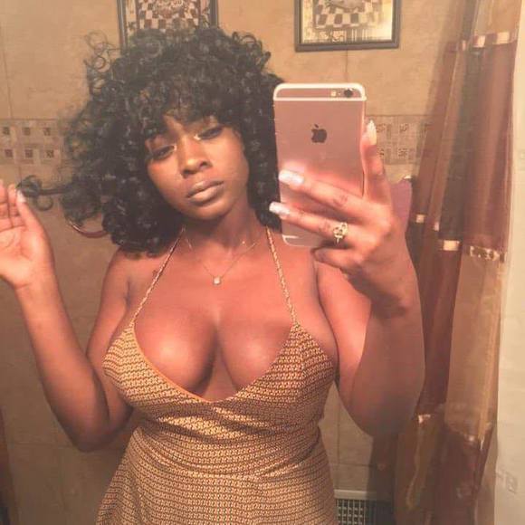 Profile Picture of Robbyn Gray (@robbyngray) on Poshmark