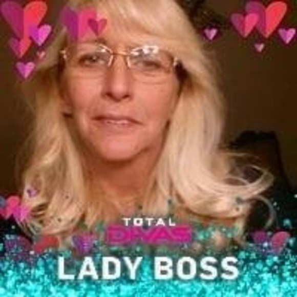 Profile Picture of Robin Dagenais (@robin_dagenais) on Poshmark