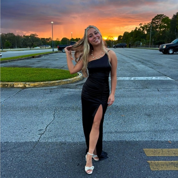 Profile Picture of Savanna Trollinger (@sltrollinger_16) on Poshmark