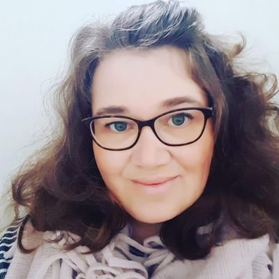 Profile Picture of Adele Stuart (@dellmoose) on Twitter