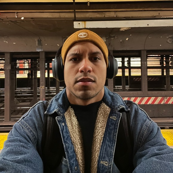 Profile Picture of Simón Ramos (@monantorp) on Poshmark