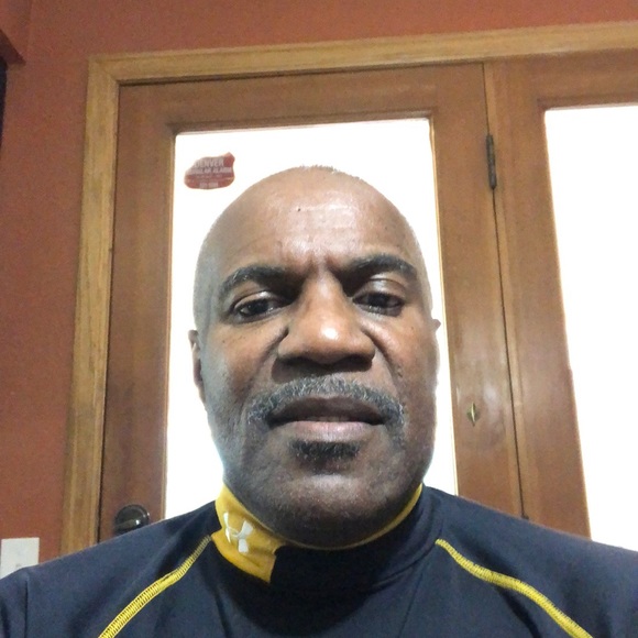Profile Picture of Thom Manus (@thom1968) on Poshmark