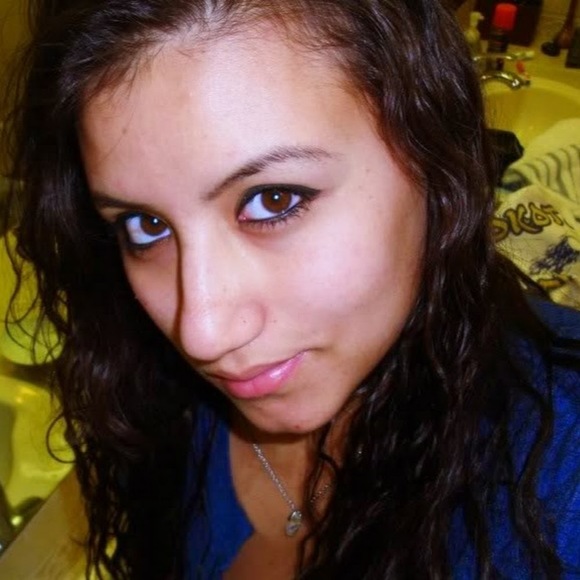 Profile Picture of Amanda Ruby (@amandaxruby) on Poshmark