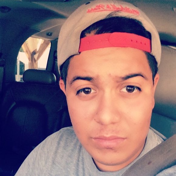 Profile Picture of Fernando Fernandez (@feny_18) on Poshmark